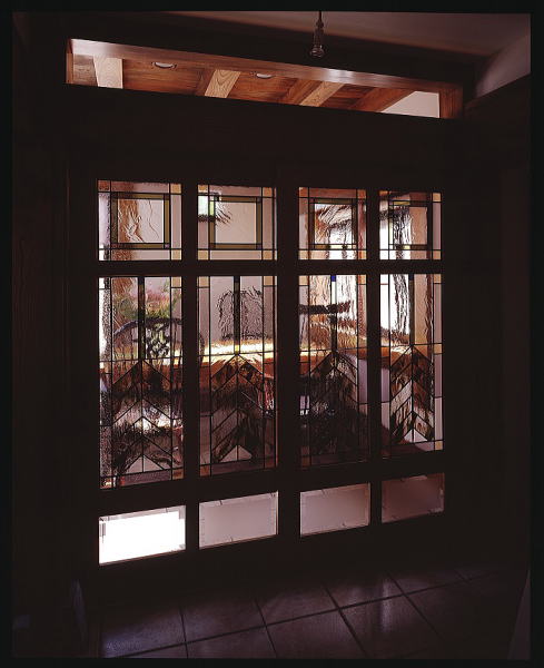 ステンドグラス小口研治のスタイル　室内のグラスパネル