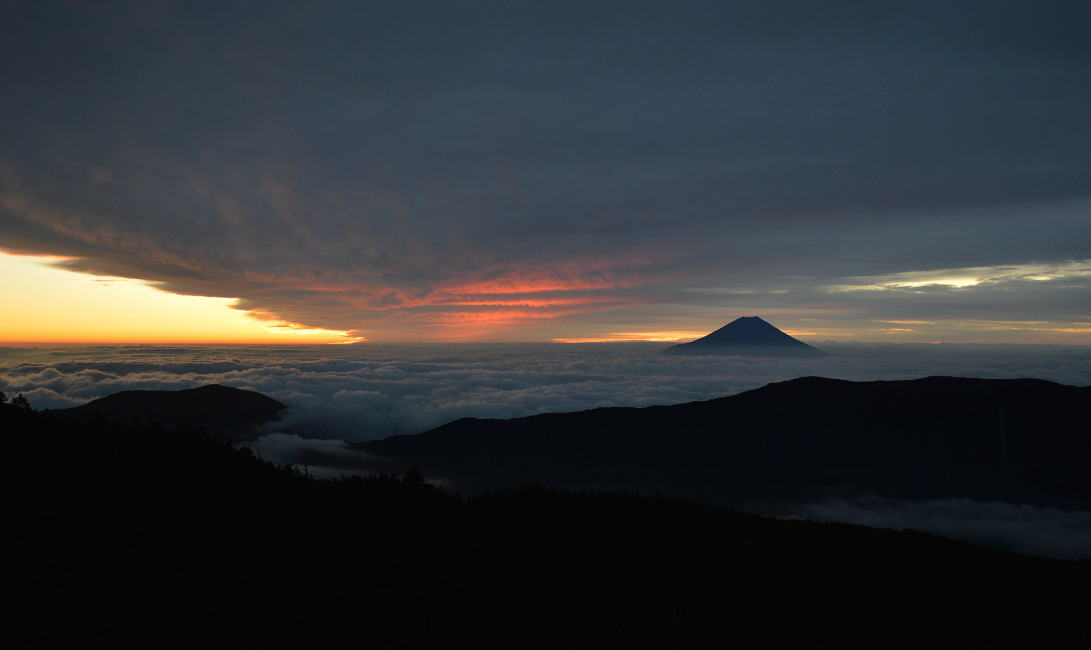 朝焼けと富士山