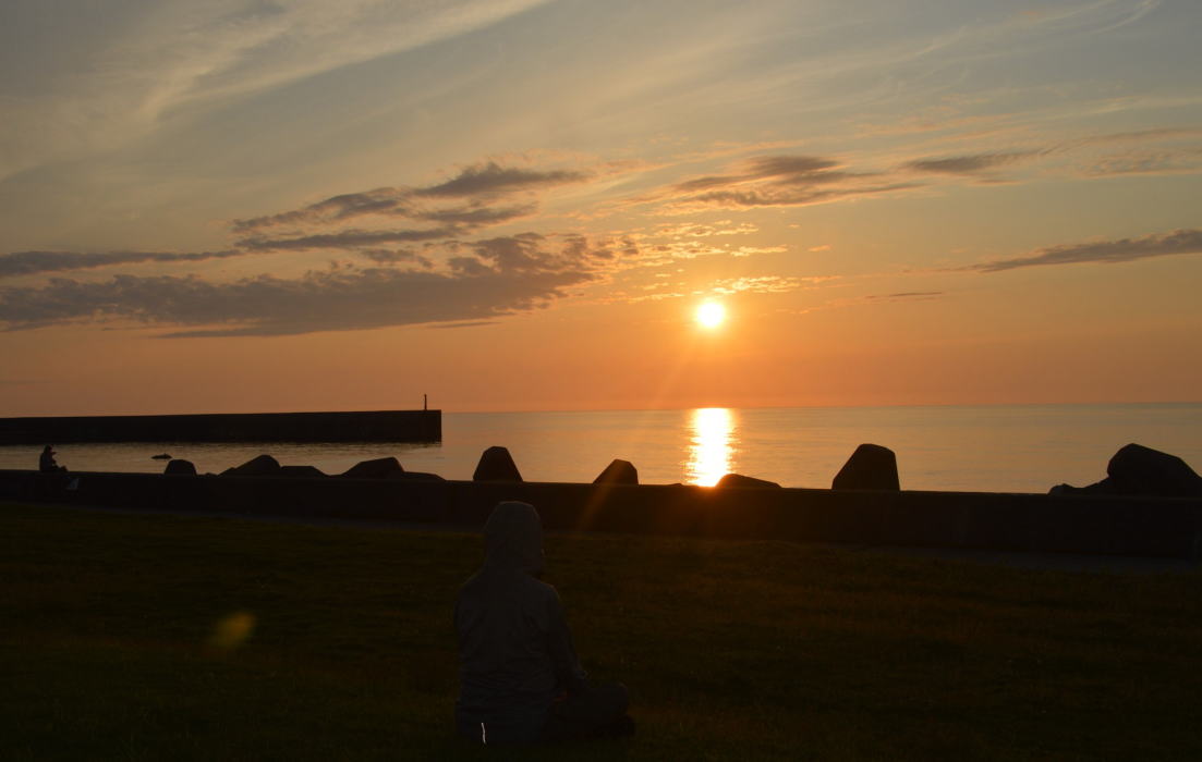 夕日を拝む