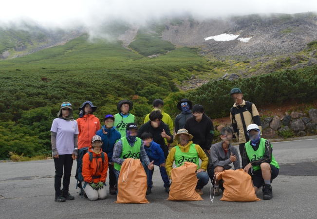 大雪渓清掃活動終了