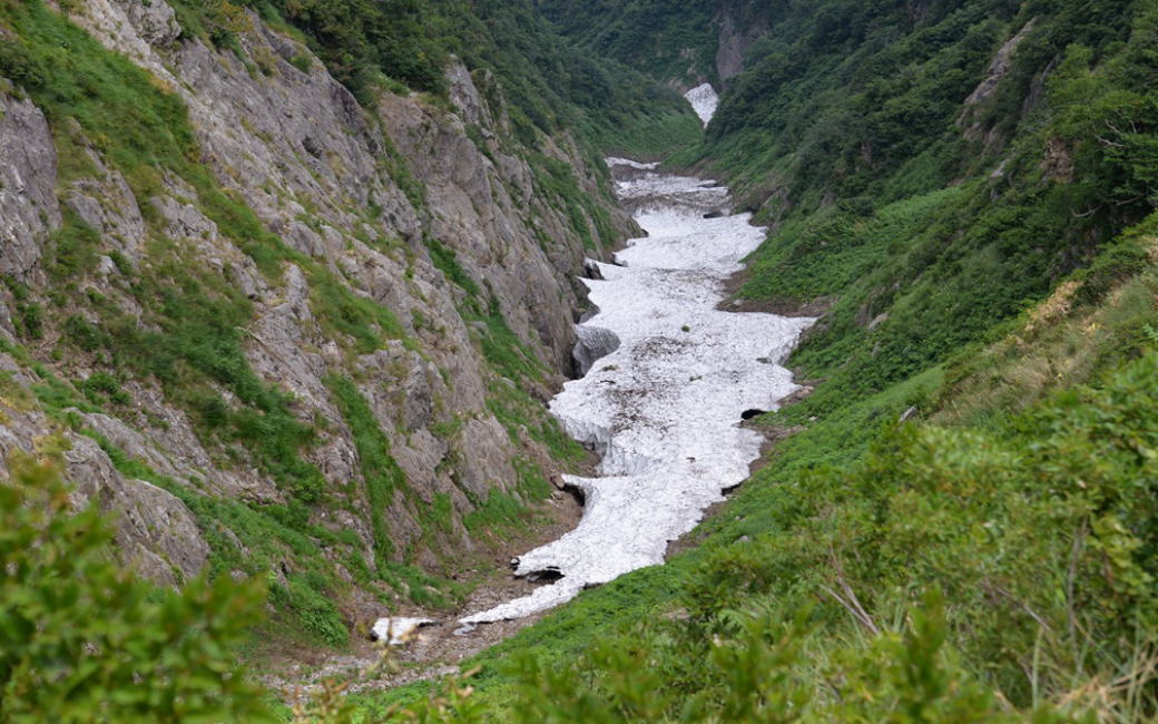小朝日岳雪渓