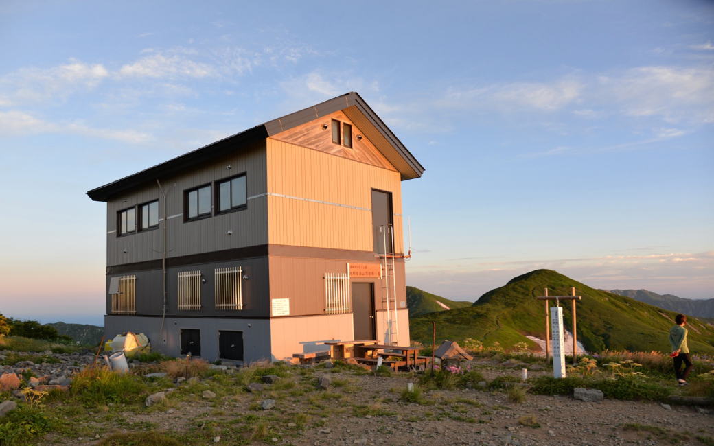 大朝日岳避難小屋