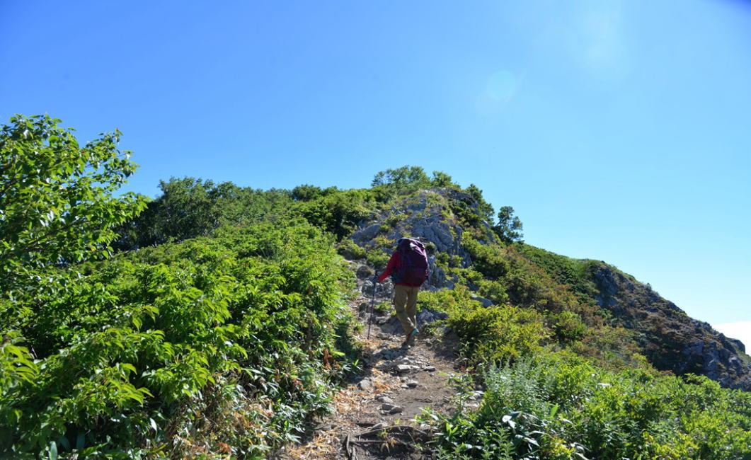 小朝日岳へ