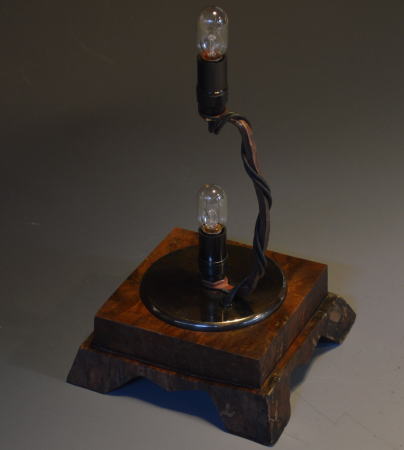 古材のランプベース