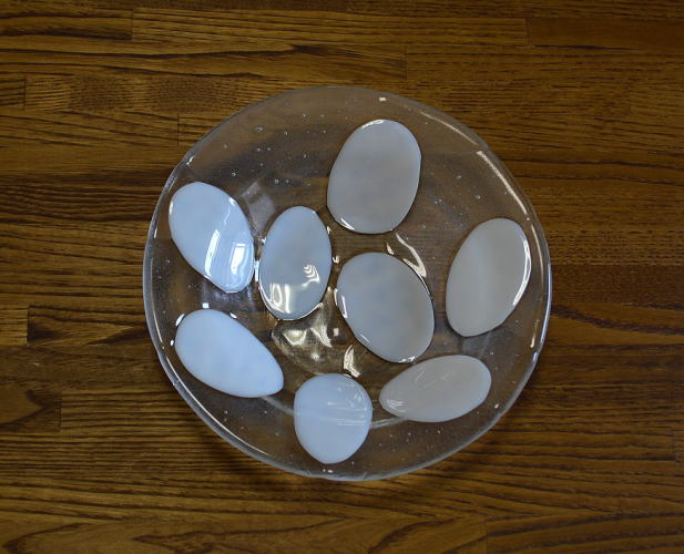たまご文様のガラスの皿
