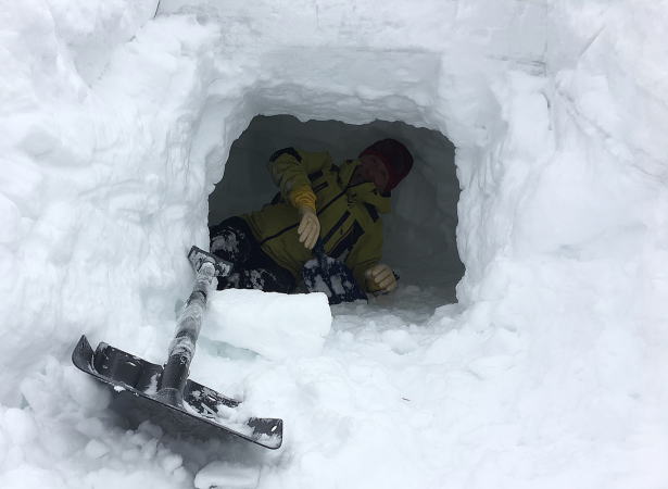 雪洞内雪堀